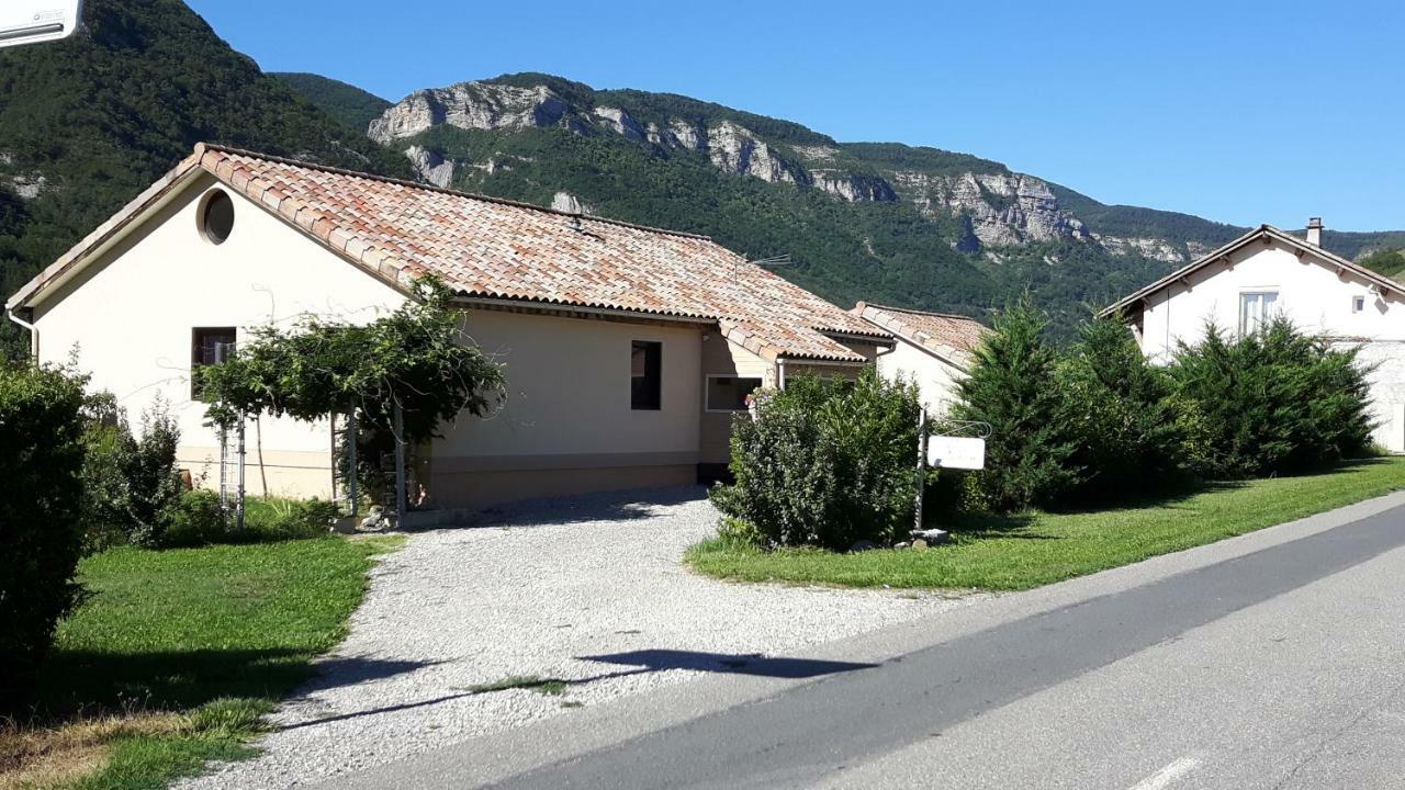 La Petite Maison 05 Trescléoux Buitenkant foto